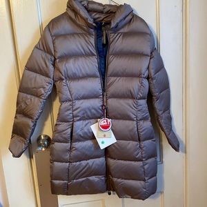 Brand new Colmar winter jacket.Taupe color.Italian lux brand. The price is firm